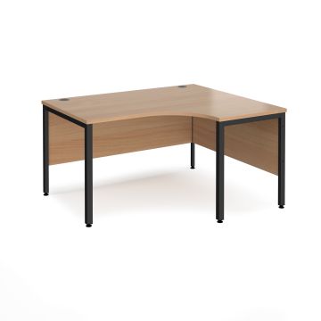 Maestro 25 bench right hand ergonomic desk